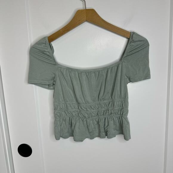 Superdown Sage Green Smocked Flouncy Crop Shirt Size Small - Picture 1 of 5